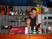 barman2.jpg (64205 byte)