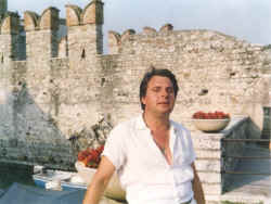 castrogiov.jpg (85613 byte)